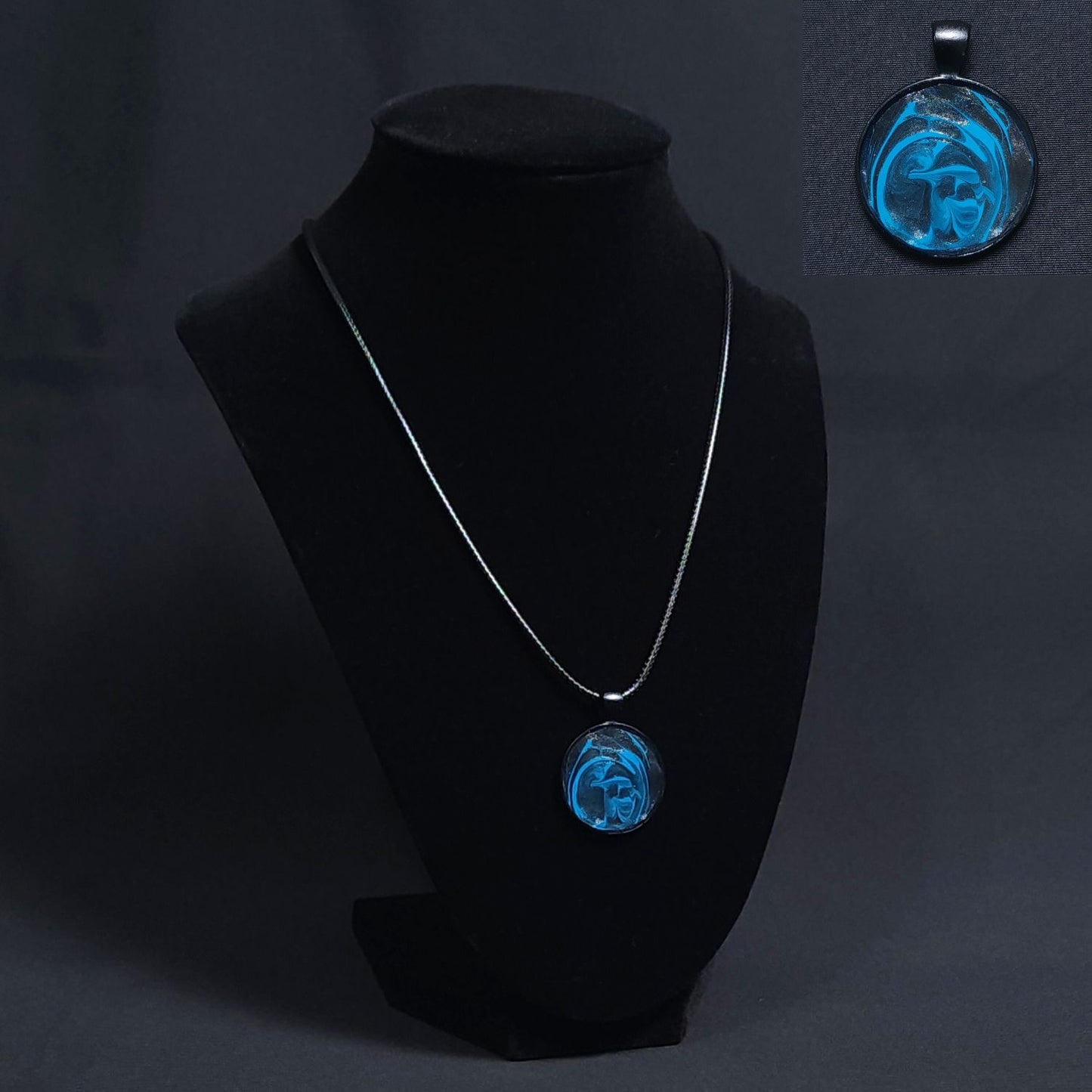 Black Pendant Necklaces