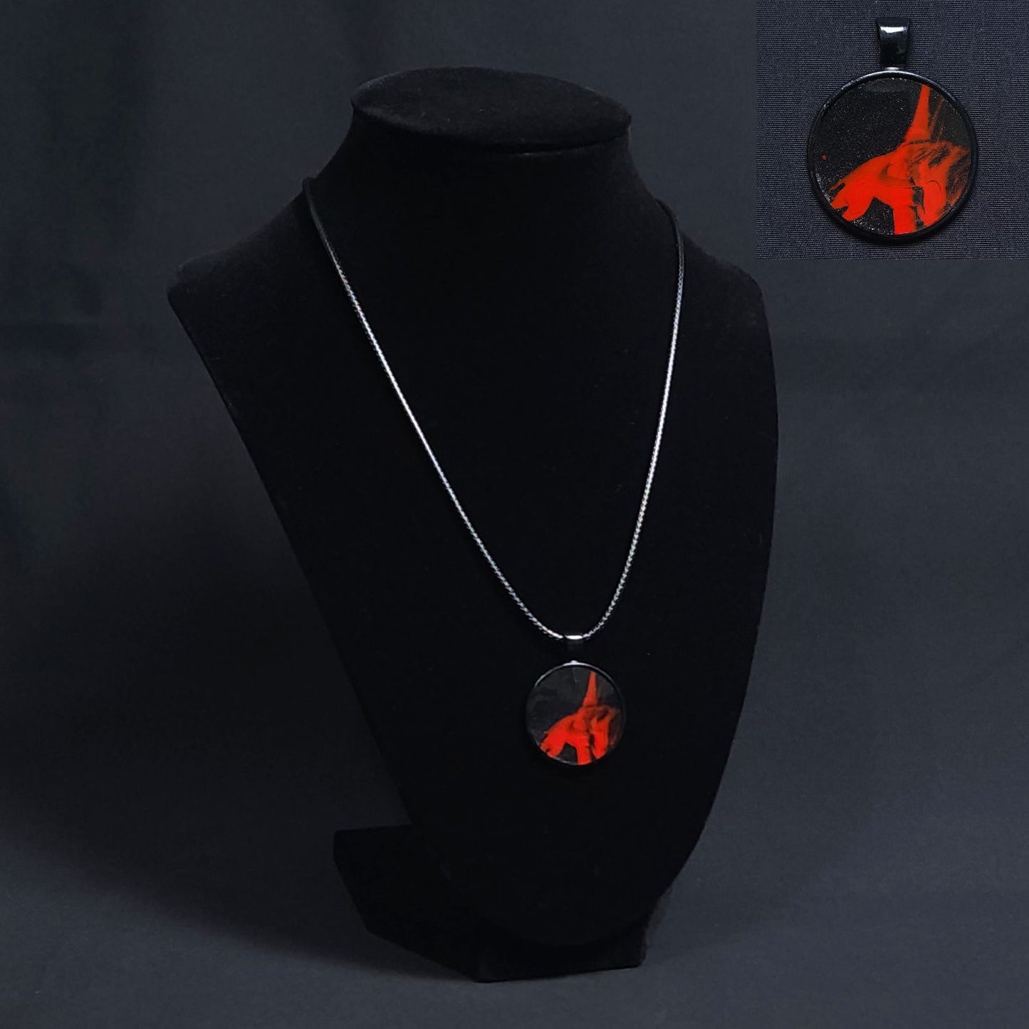 Black Pendant Necklaces