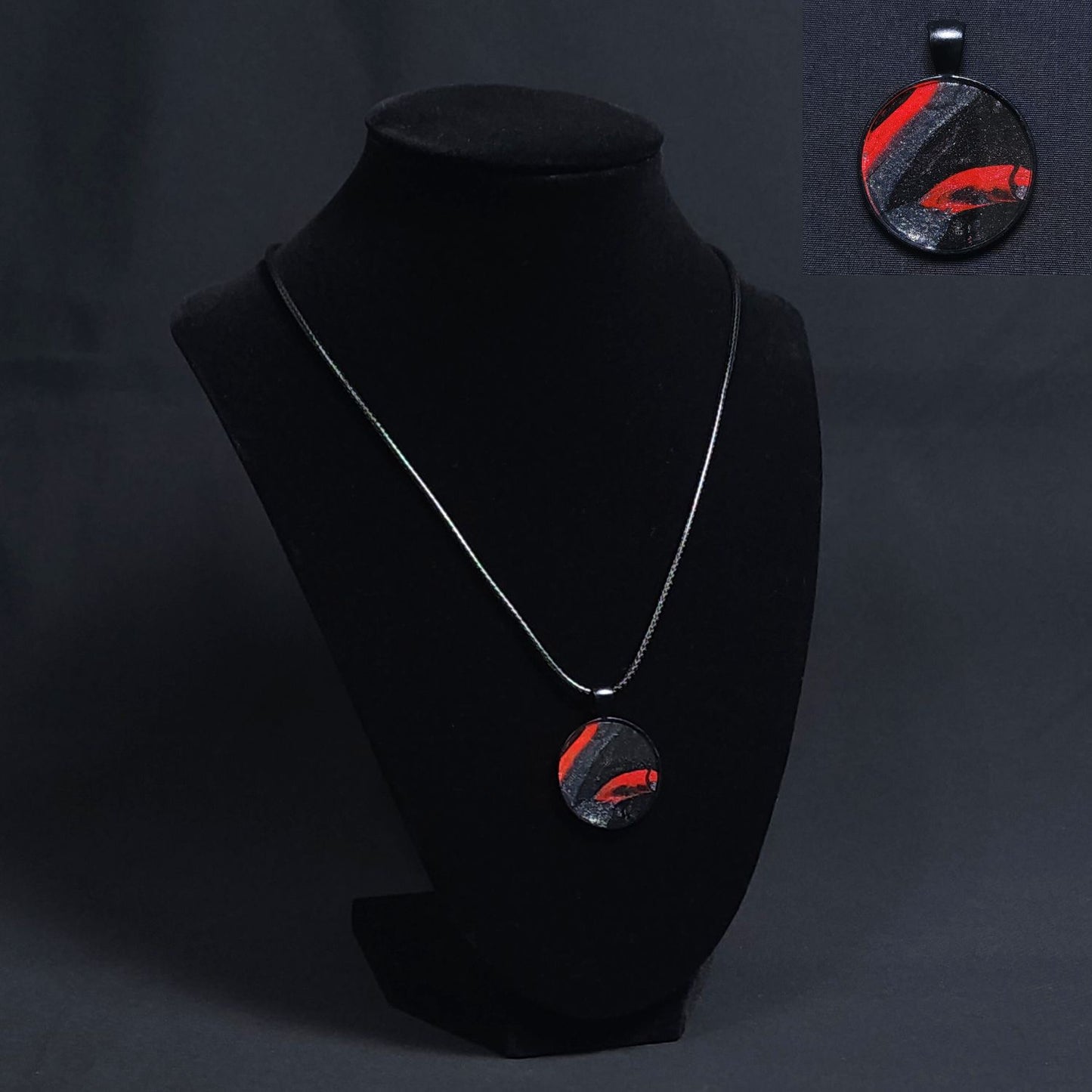 Black Pendant Necklaces