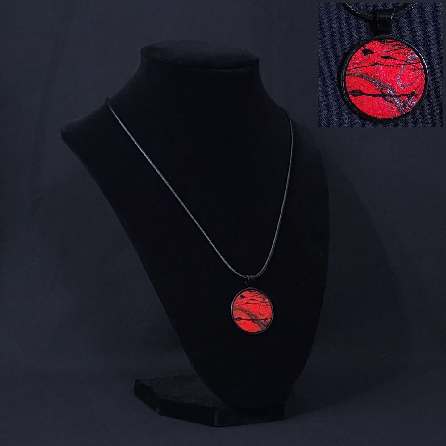 Black Pendant Necklaces