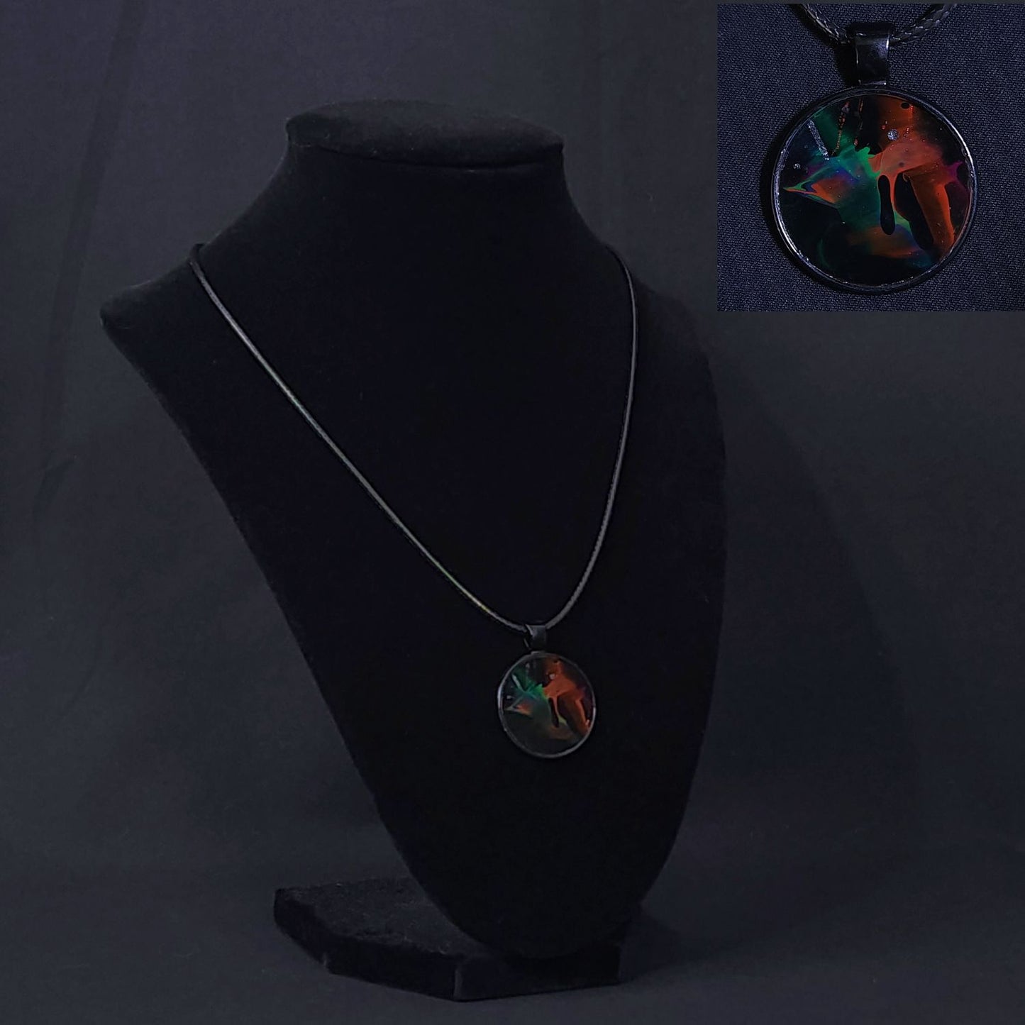 Black Pendant Necklaces