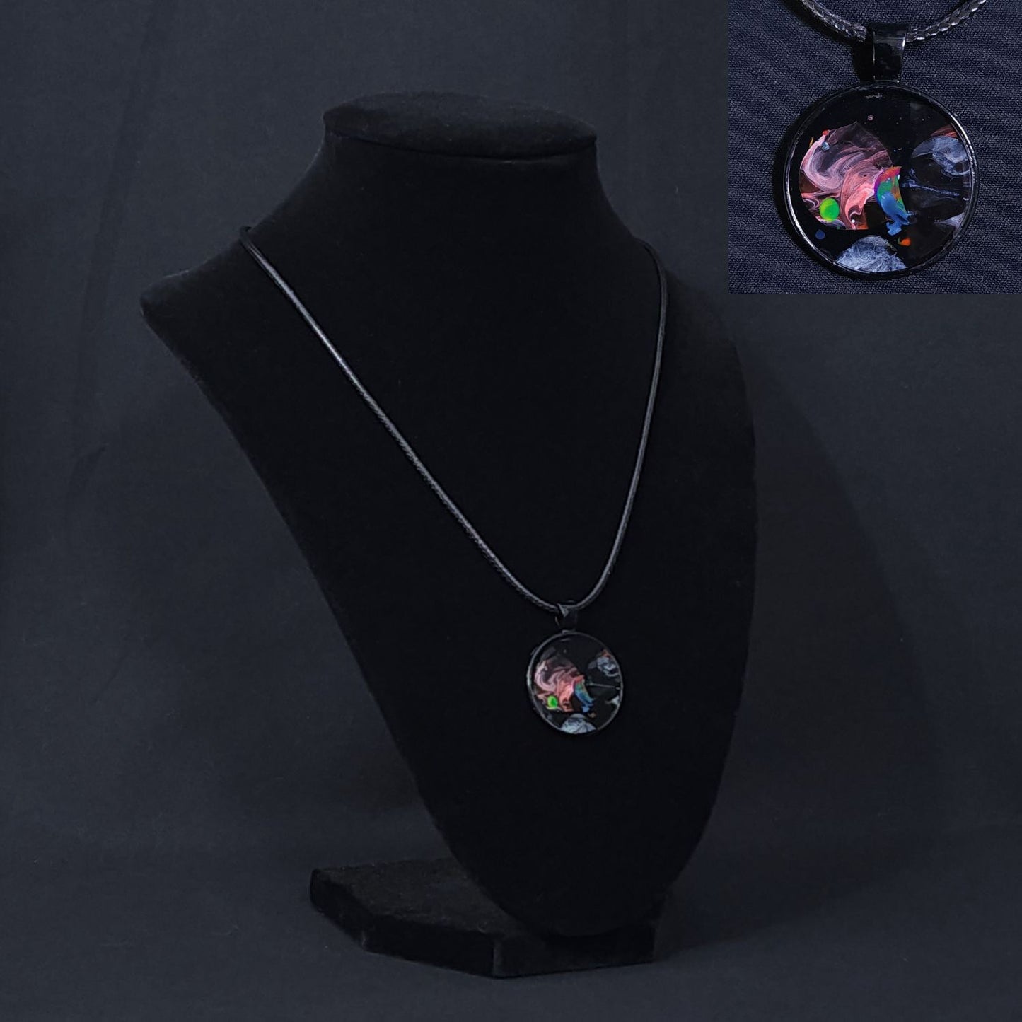 Black Pendant Necklaces