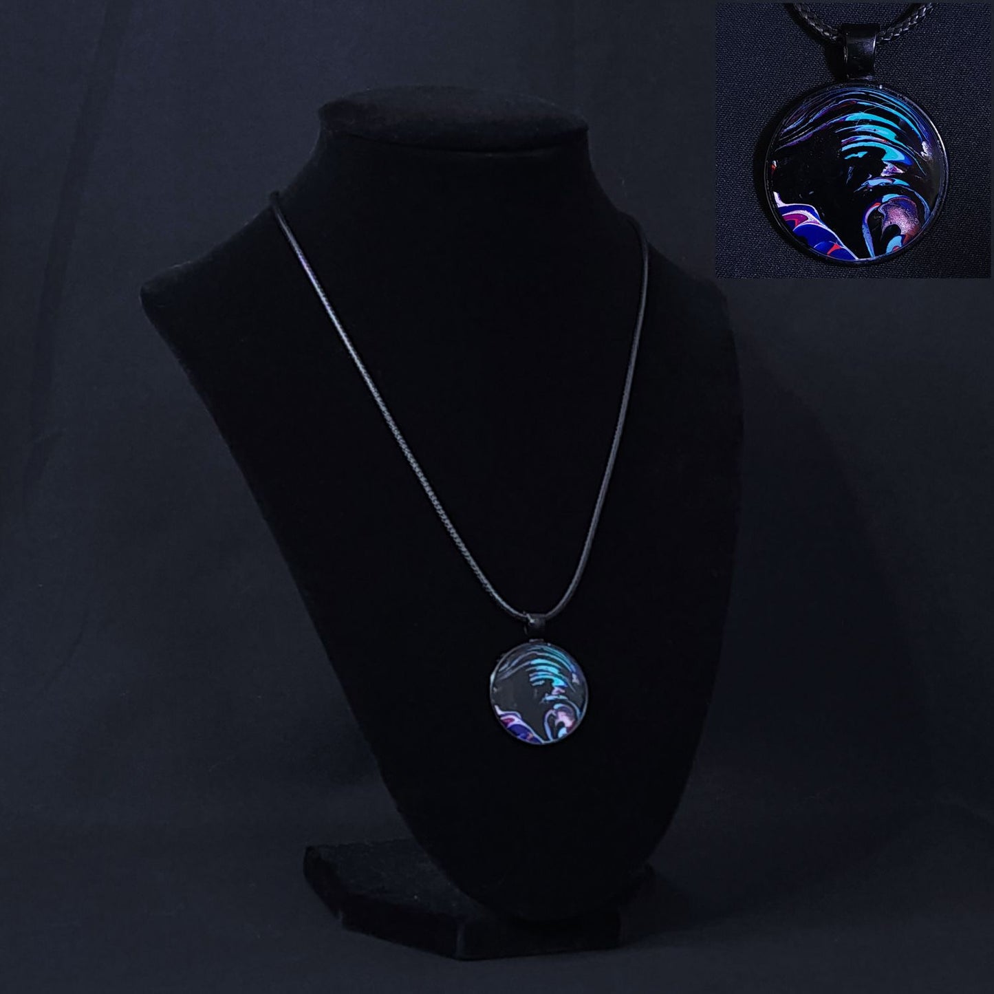 Black Pendant Necklaces