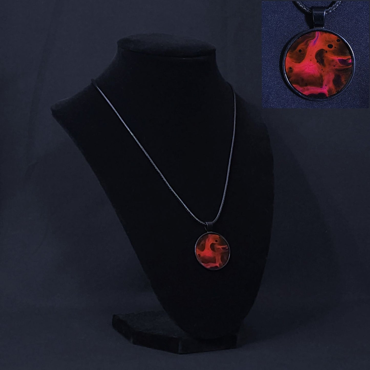 Black Pendant Necklaces