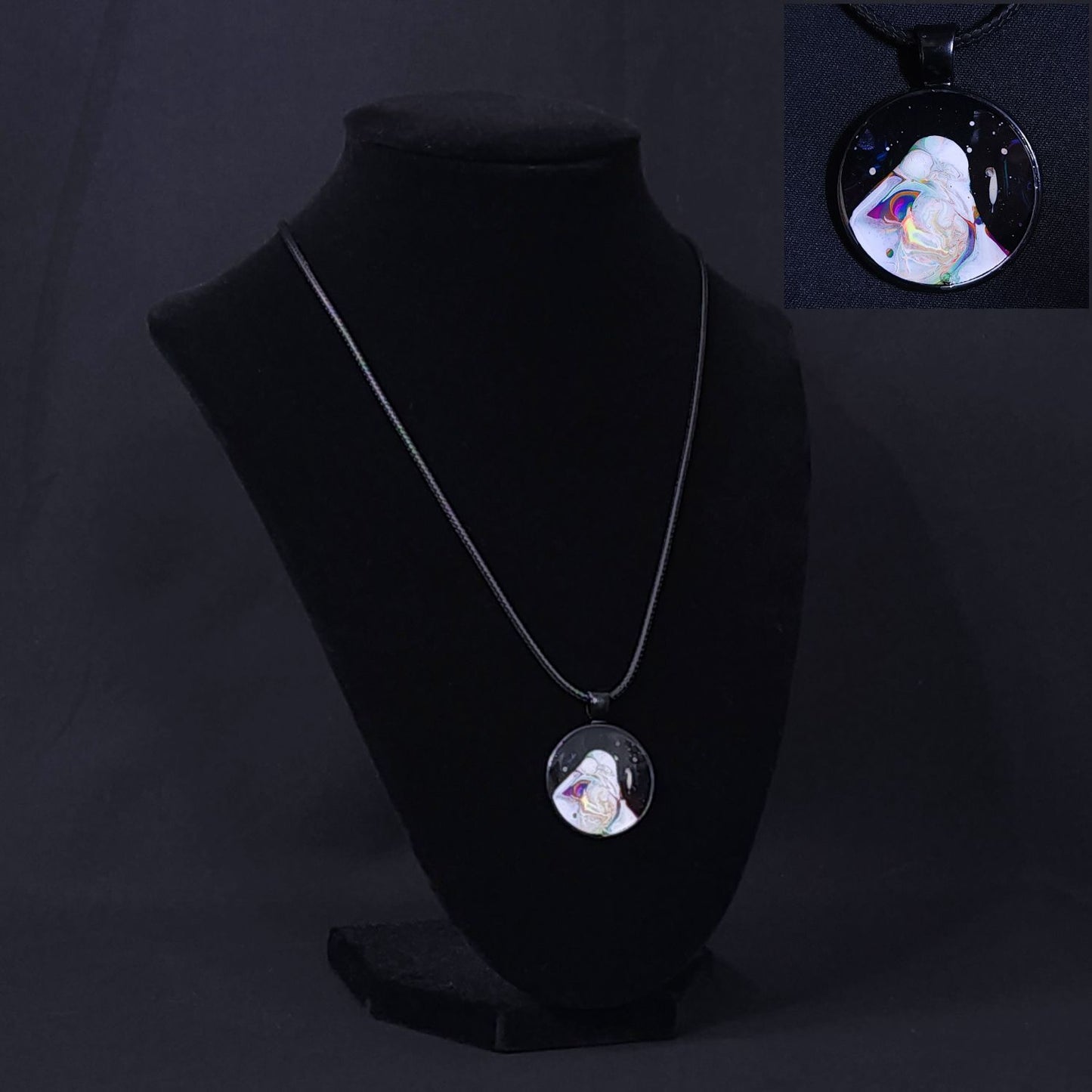 Black Pendant Necklaces
