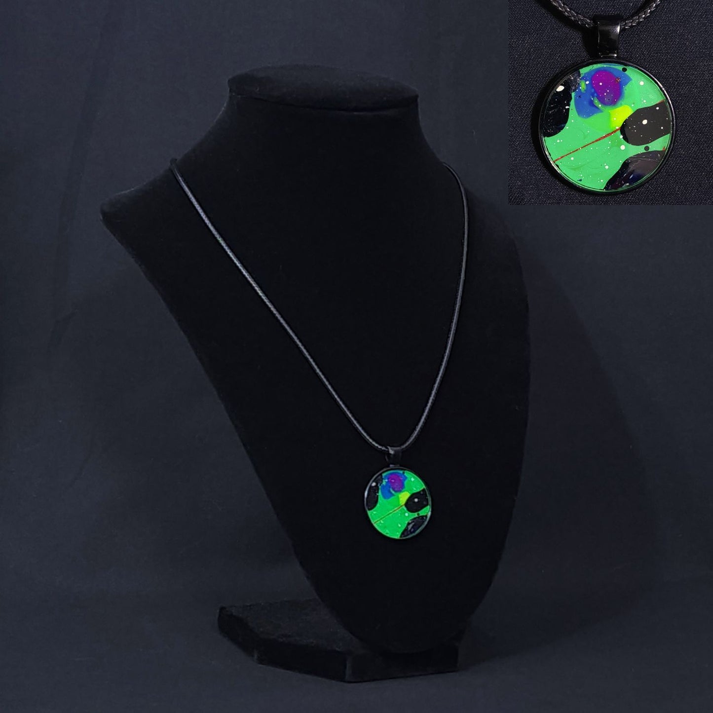 Black Pendant Necklaces