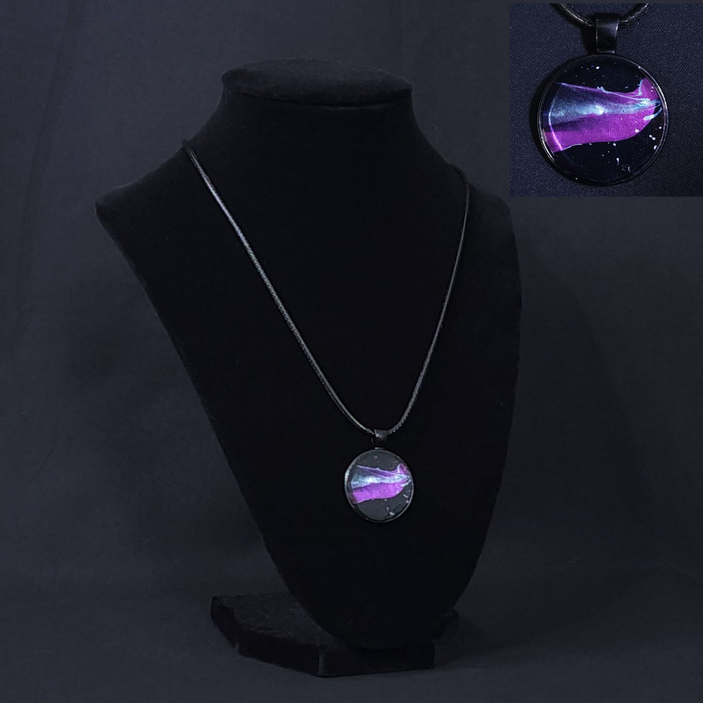 Black Pendant Necklaces