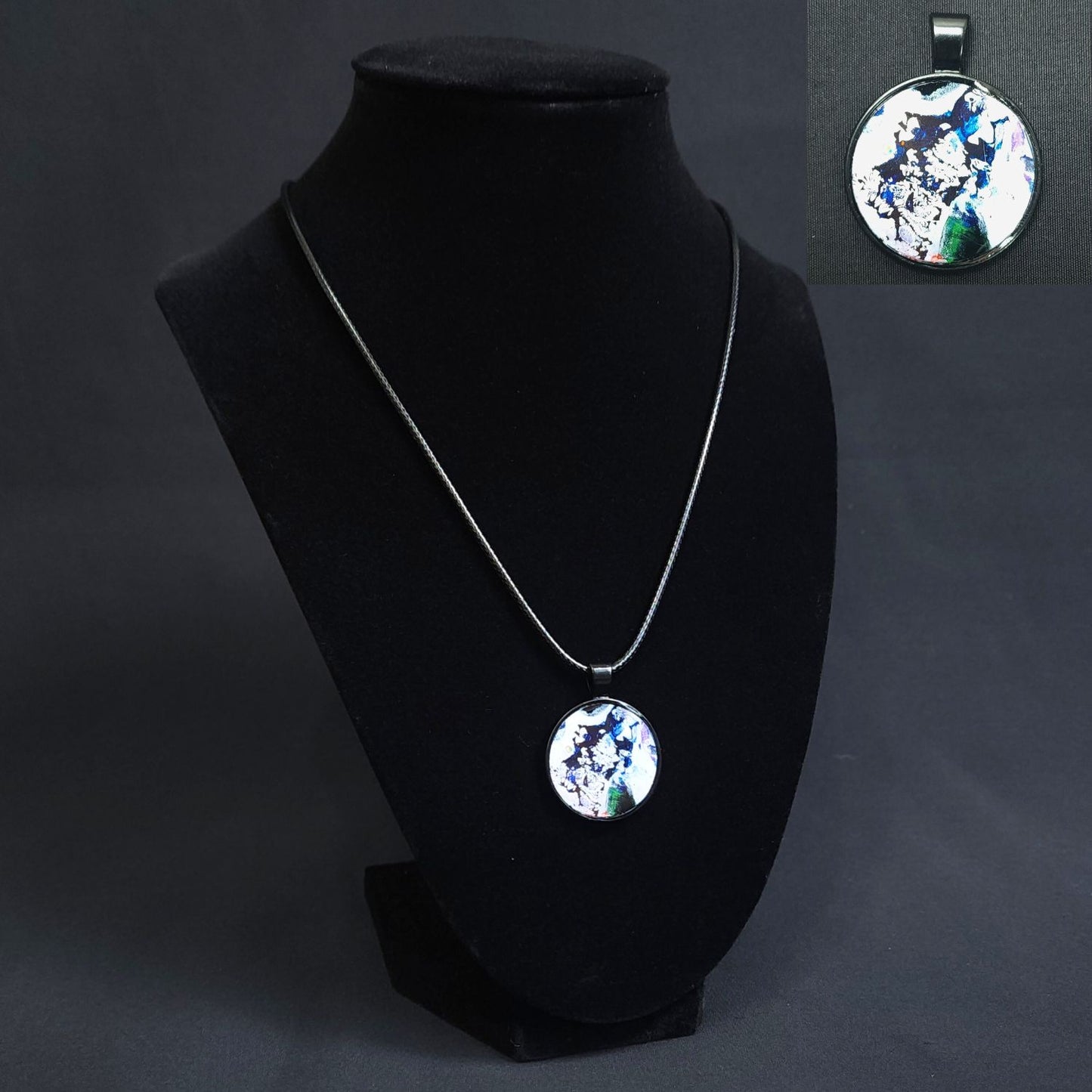 Black Pendant Necklaces