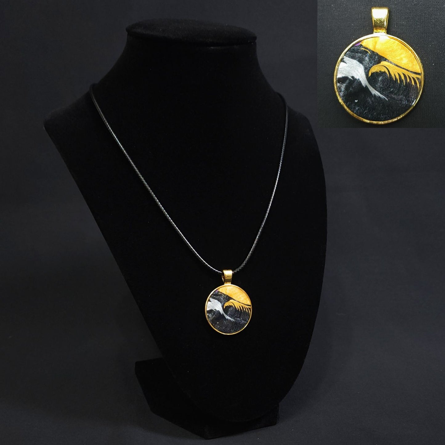 Gold Pendant Necklaces