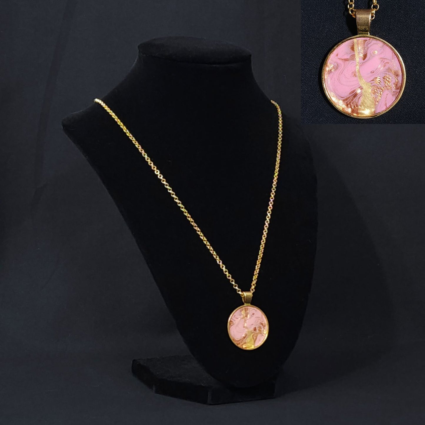 Gold Pendant Necklaces