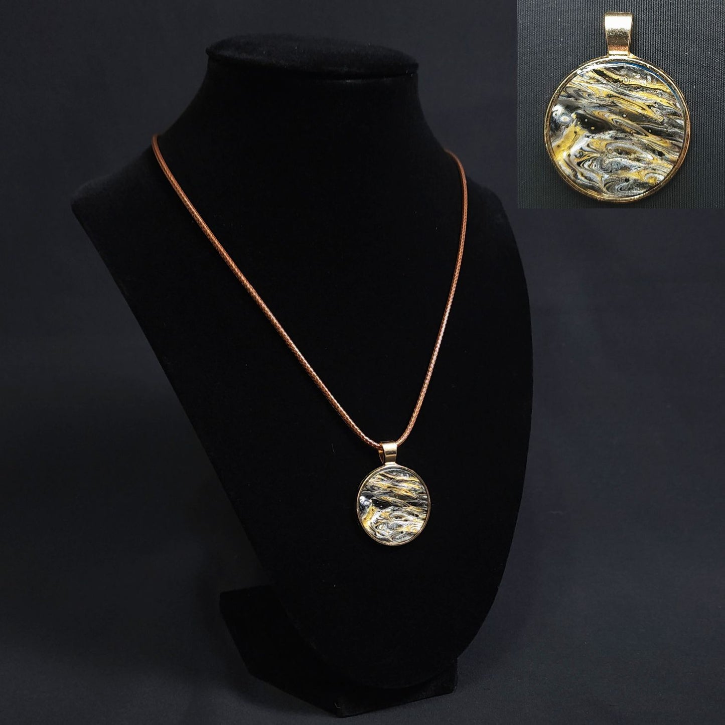 Gold Pendant Necklaces