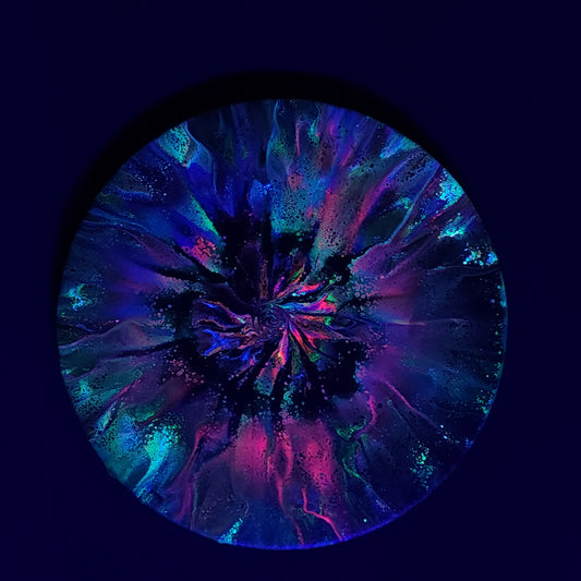 8 in. Circle Dark Burst Fluid Painting