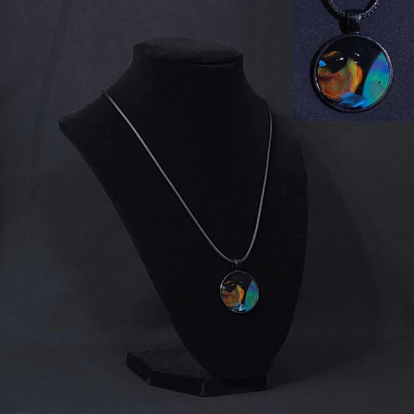 Black Pendant Necklaces