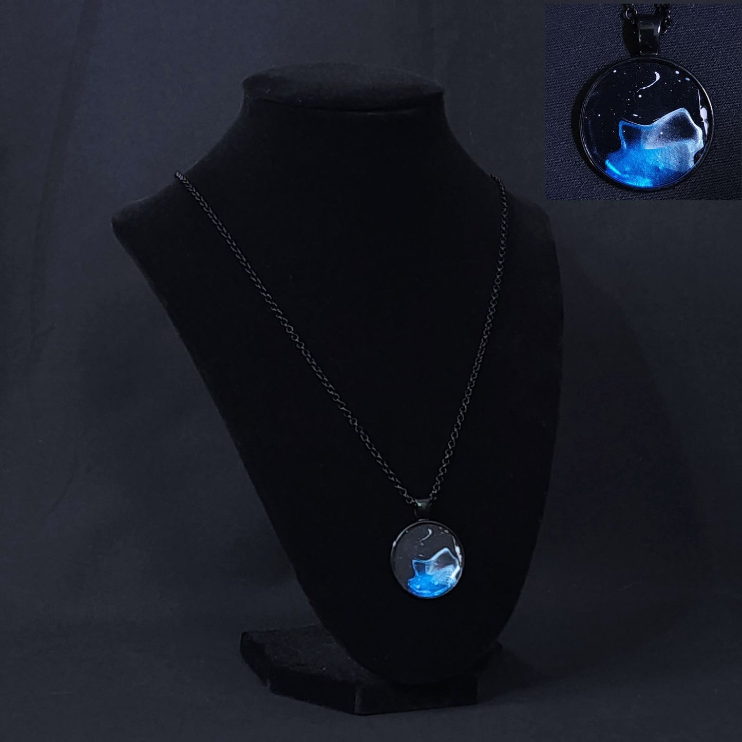 Black Pendant Necklaces